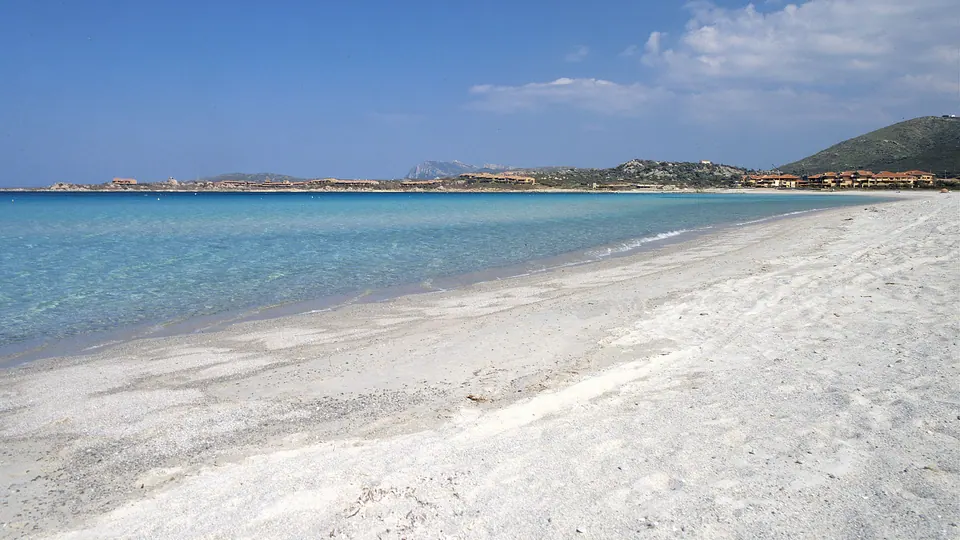 La spiaggia di Marinella nel territorio di Golfo Aranci
